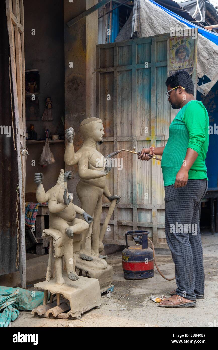 Handgefertigte Tonfiguren im berühmten Distrikt Kumortuli in Kalkutta, Indien Stockfoto