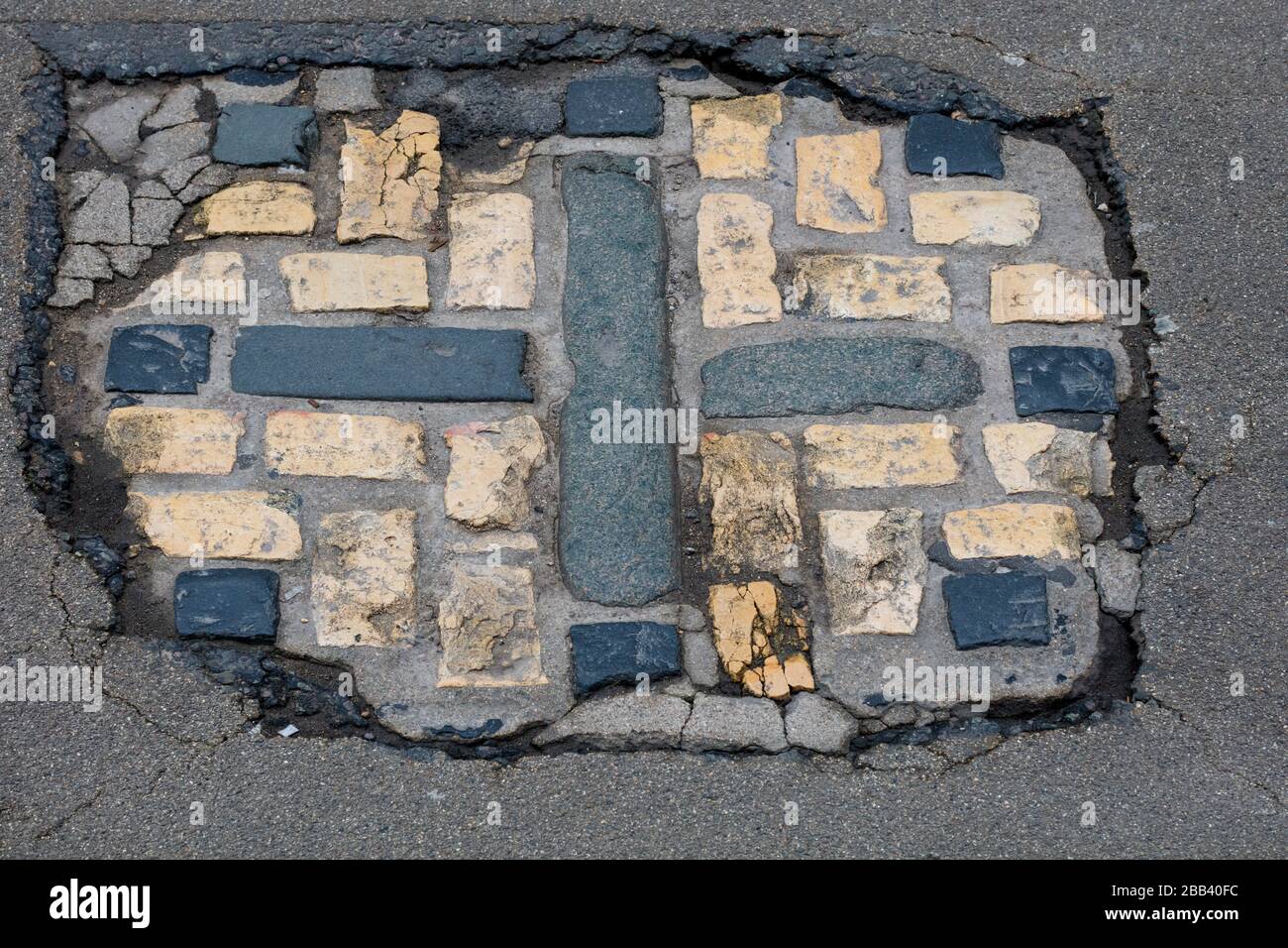 Überqueren Sie die Oberfläche von Broad St, Oxford; der Ort, an dem Thomas Cranmer, Nicholas Ridley und Hugh Latimer 1555 wegen Häresie verbrannt wurden Stockfoto