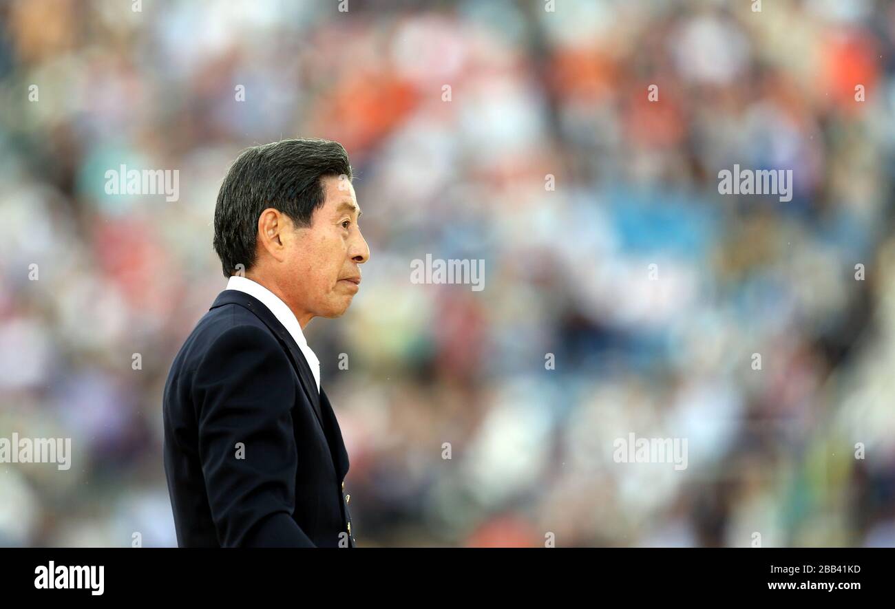 Japans 71-jähriger Hiroshi Hoketsu reitet auf Whisper, während er im Team und im individuellen Dressage Grand Prix im Greenwich Park, London, antritt. Stockfoto