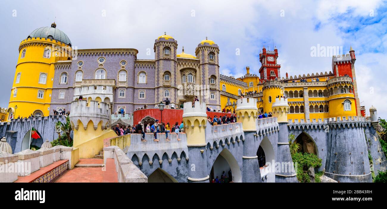 Panorama des Pena Palace, einer Burg der Romantiker in Sintra, Portugal Stockfoto