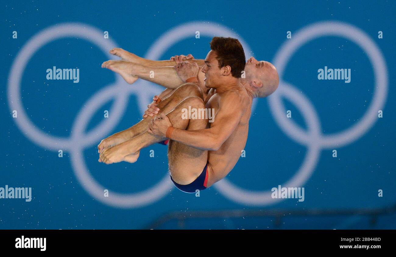 Tom Daley und Peter Waterfield (rechts) aus Großbritannien während des synchronisierten 10-m-Plattform-Finales der Männer Stockfoto