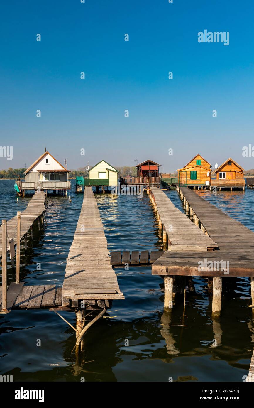 Hütten auf die Piers, Bokodi - in Nordungarn Stockfoto