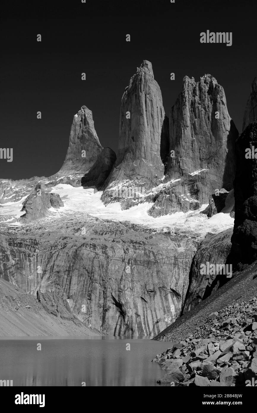 Blick auf die drei Türme, den Nationalpark Torres de Paine, die Region Magallanes, Patagonien, Chile, Südamerika Stockfoto