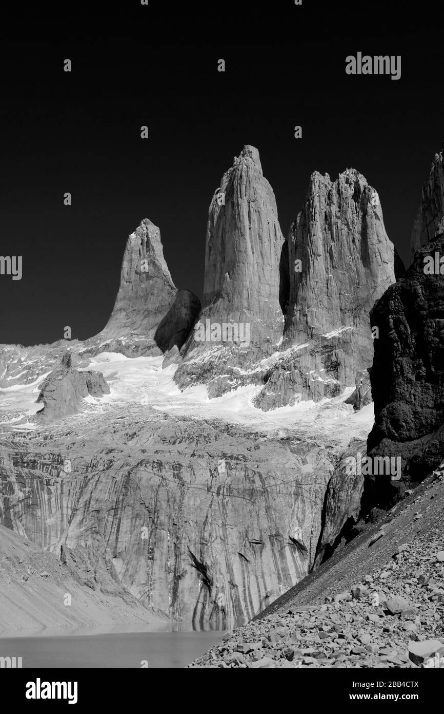 Blick auf die drei Türme, den Nationalpark Torres de Paine, die Region Magallanes, Patagonien, Chile, Südamerika Stockfoto