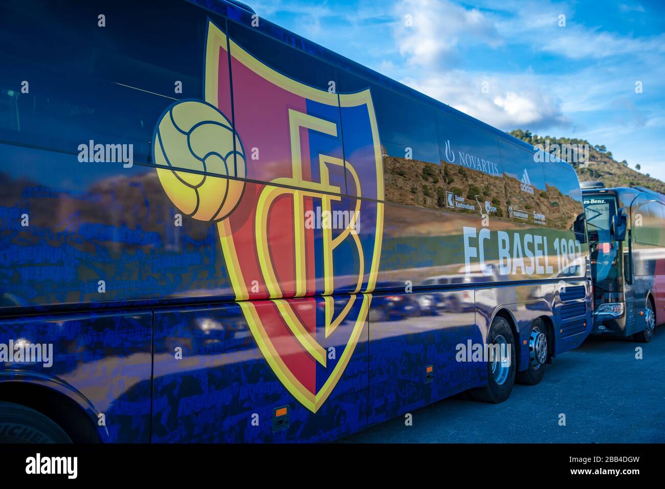 Marbella - 13. Januar 2020: Offizielle Buslinie der Fußballmannschaft des FC BASEL 1893 Stockfoto
