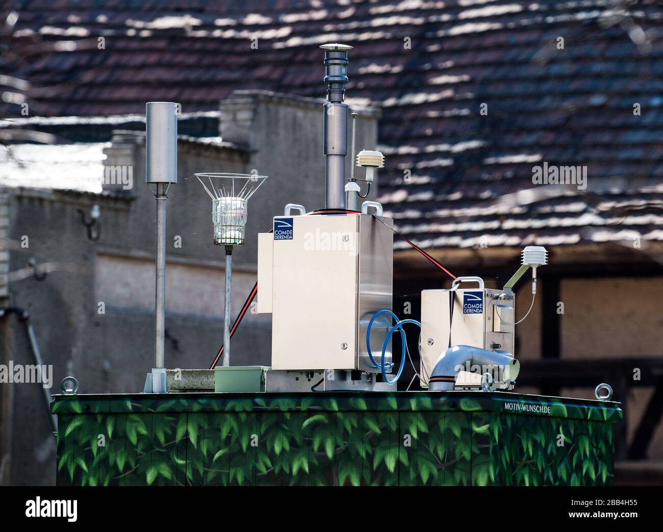 Luckenwalde, Deutschland. März 2020. Eine Luftqualitätsmessstation in der Innenstadt. Kredit: Soeren Stache / dpa-Zentralbild / ZB / dpa / Alamy Live News Stockfoto