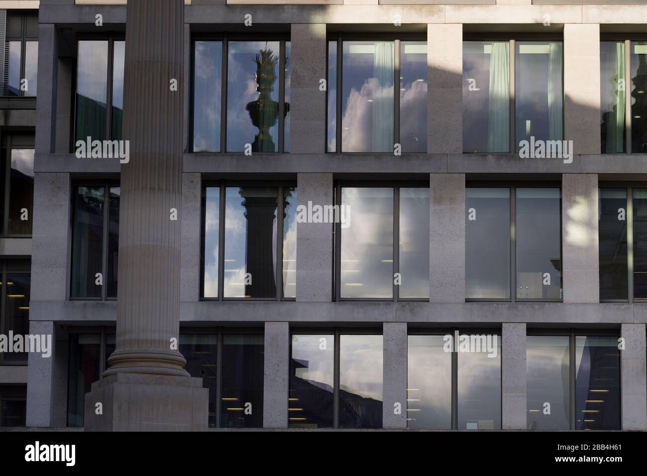 The London Stock Exchange, 10 Paternoster Row, London EC4M 7LS. Das derzeitige Gebäude befindet sich am Paternoster-Platz in der Nähe der St Paul's Cathedral Stockfoto