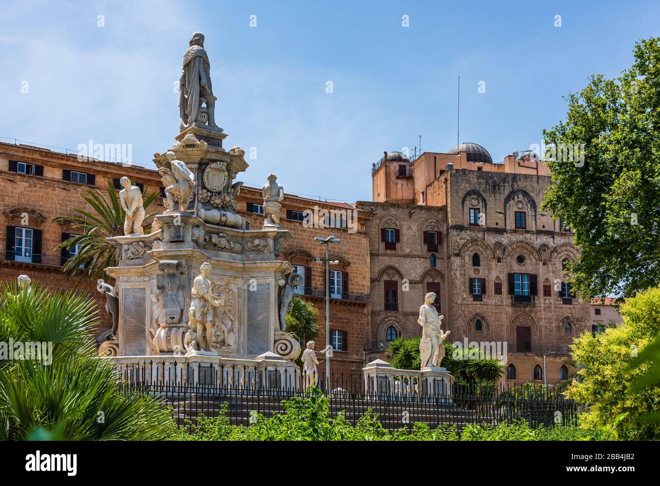 Das Teatro Marmoreo ist ein Denkmal im Stil des Barock in den Gärten, die zum normannischen Palast in Palermo, Sizilien, führen Stockfoto