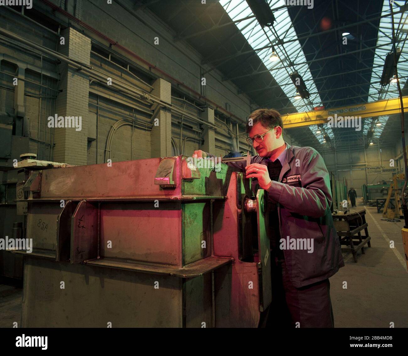 Schwere Ingenieurarbeiten 1992 in der Eisenbahnfabrik Horbury, Wakefield, West Yorkshire, Nordengland, Großbritannien Stockfoto