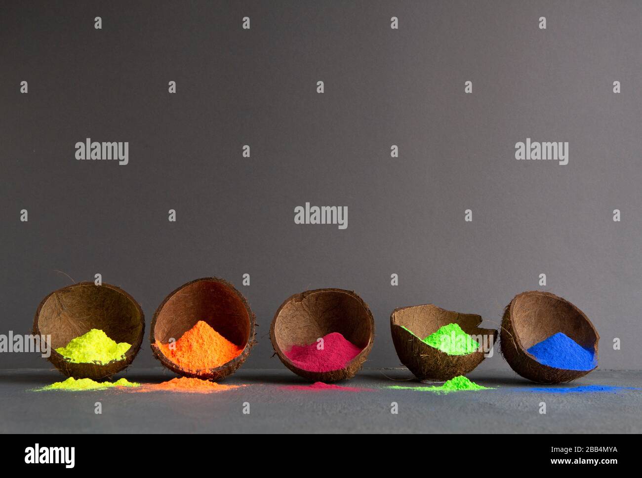 Farben Pulver in der Schüssel für Holi Festival Stockfoto