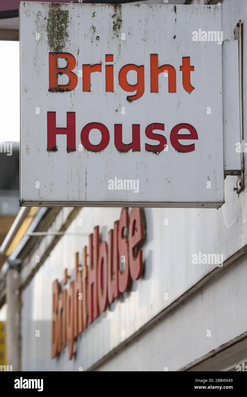 Allgemeine Ansicht eines BrightHouse Ladens in Marlowes, Hemel Hempstead, da der Pachtbetreiber bestätigt hat, dass er mit mehr als 2.400 gefährdeten Arbeitsplätzen in die Verwaltung gefallen ist. Stockfoto