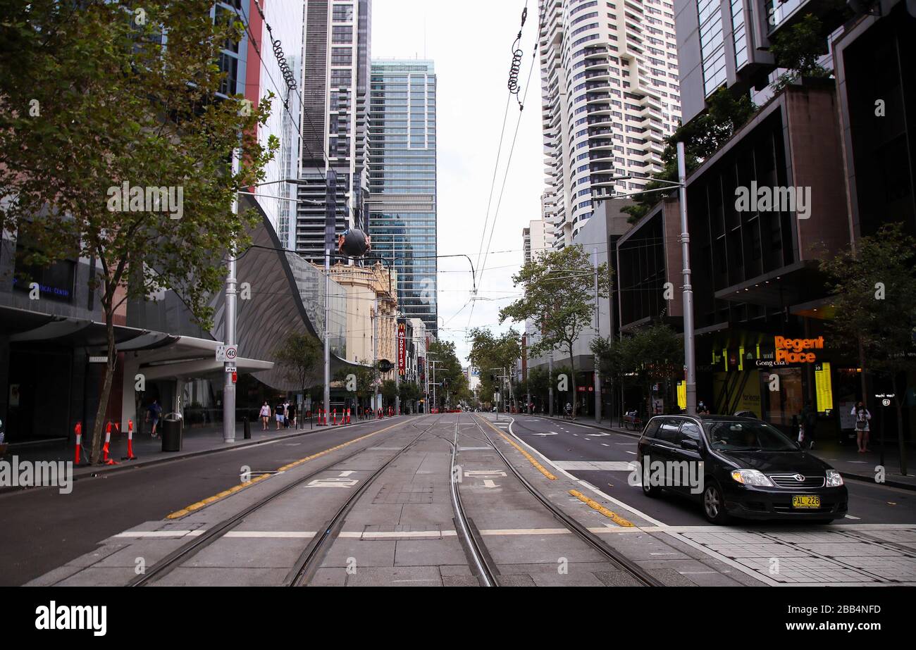 Sydney, Australien. März 2020. George Street ist am 30. März 2020 in Sydney, Australien, zu sehen. Soziale Zusammenkünfte waren auf zwei Personen in wichtigen australischen Bundesstaaten beschränkt, da die Anzahl der COVID-19-Fälle landesweit 4.000 betrug und virenbedingte Todesfälle 18 erreichten. Kredit: Bai Xuefei/Xinhua/Alamy Live News Stockfoto