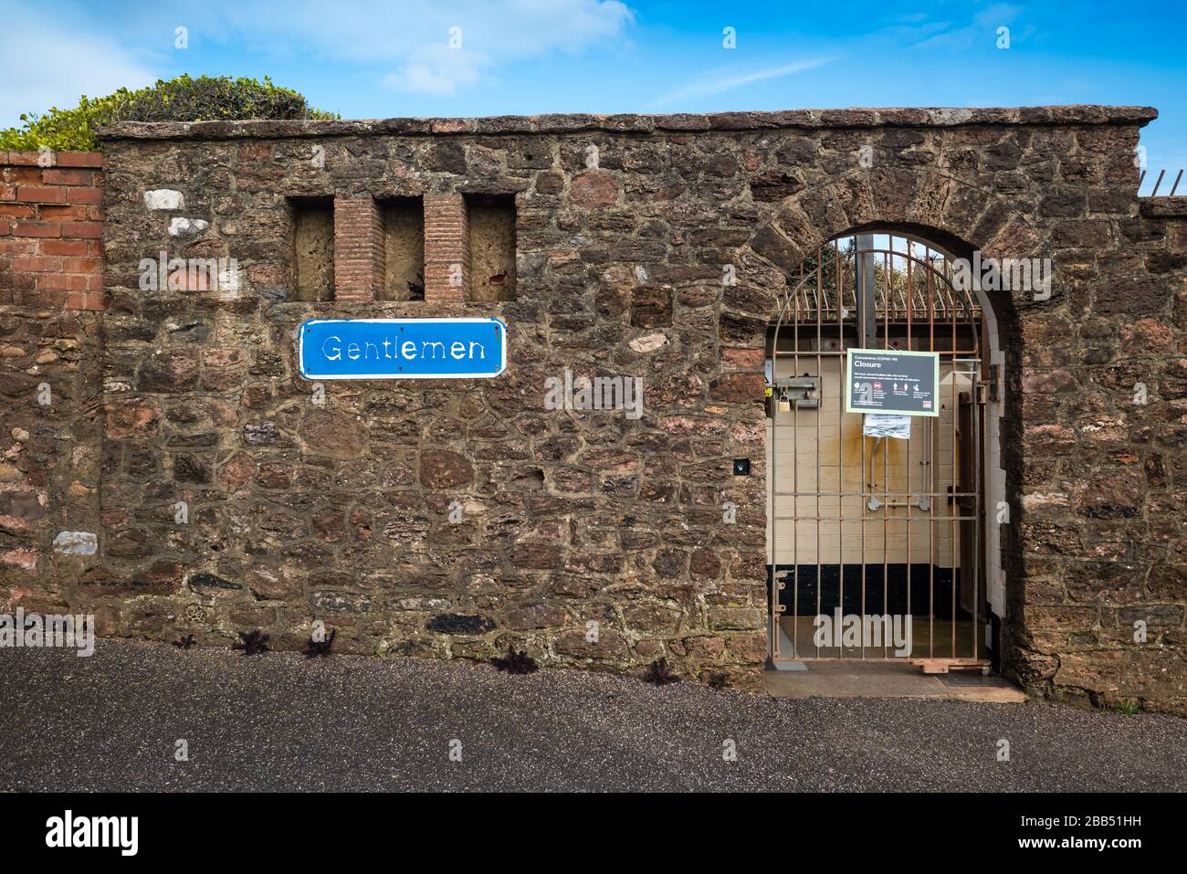 Budleigh Beach wegen Coronavirus geschlossen. Stockfoto