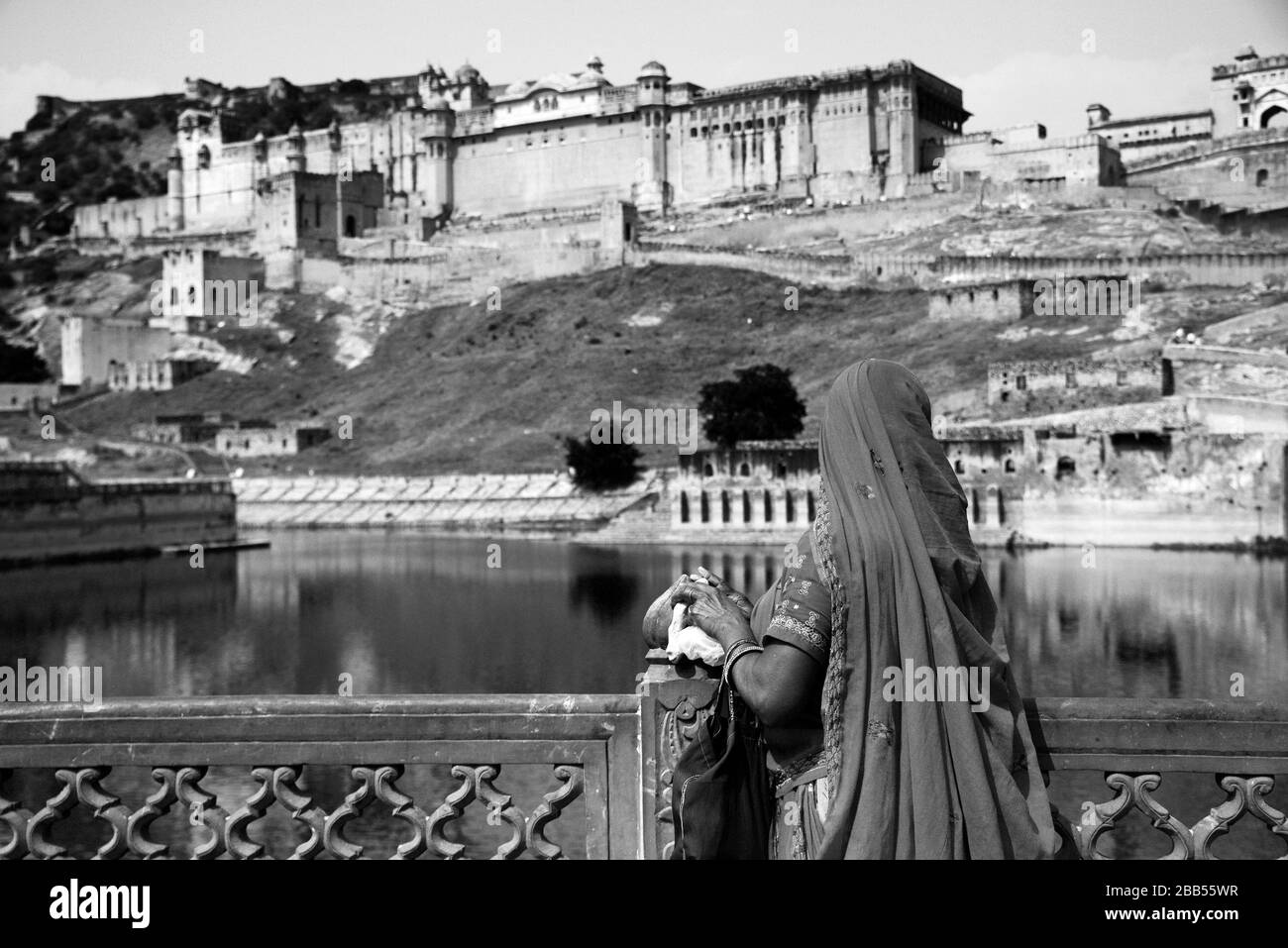 Indianerin vor Amber Fort Stockfoto