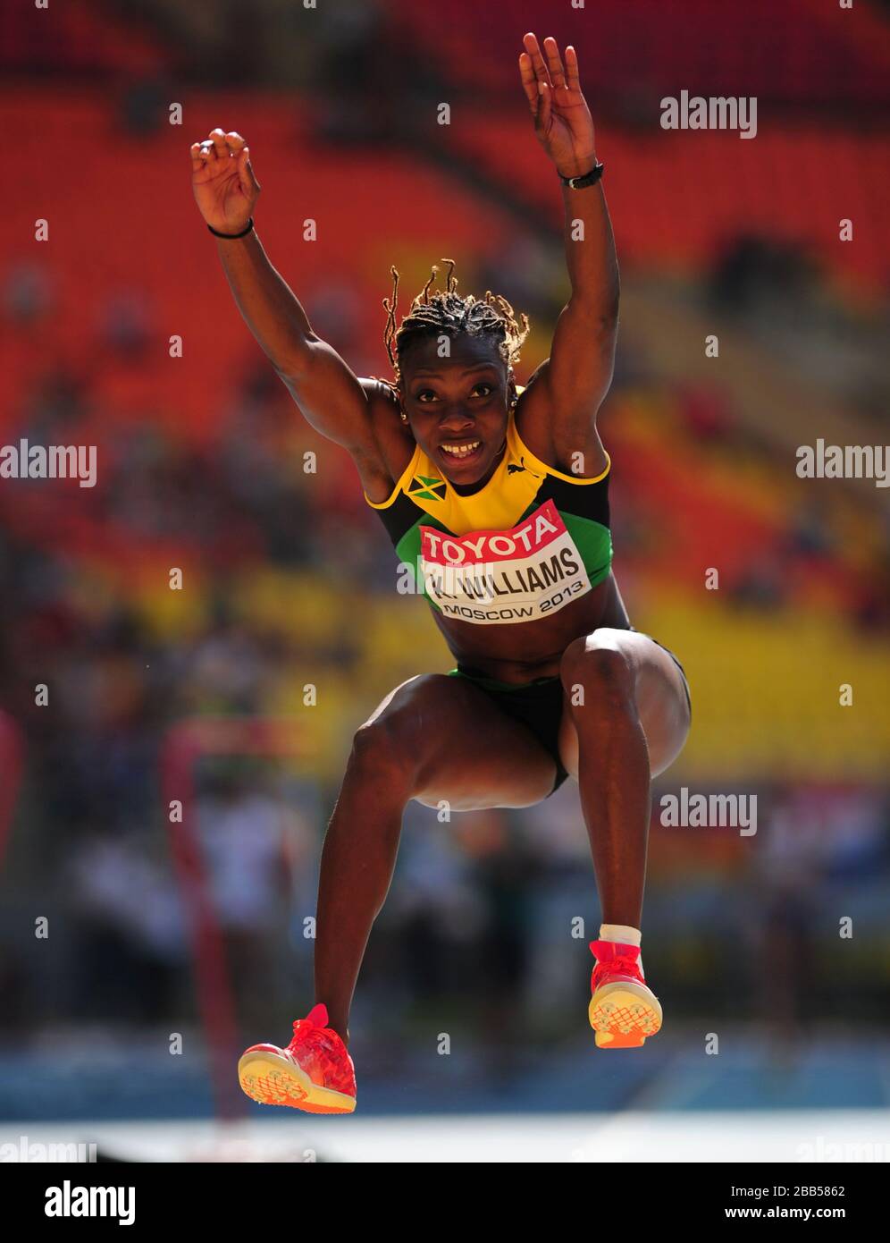 Jamaikas Kimberly Williams tritt an Tag vier der IAAF-Leichtathletik-Weltmeisterschaften 2013 im Luzhniki-Stadion in Moskau, Russland, in der Triple-Jump-Qualifikation der Frauen an. Stockfoto