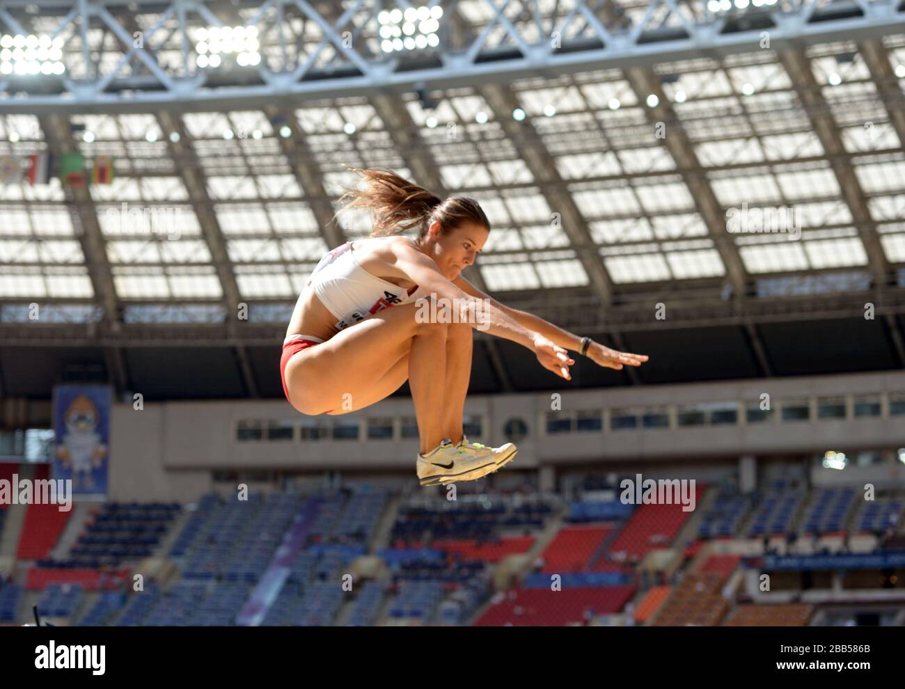 Die Polin Anna Jagaciak tritt an Tag vier der IAAF-Leichtathletik-Weltmeisterschaften 2013 im Luzhniki-Stadion in Moskau, Russland, in der Triple-Jump-Qualifikation der Frauen an. Stockfoto