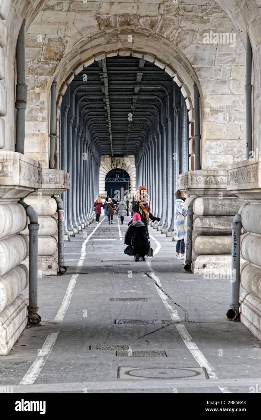 BIR Hakeim-Brücke in paris Stockfoto