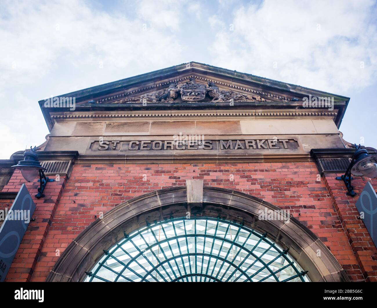 BELFAST, NORDIRLAND - St George's Market - ein Wochenendmarkt aus viktorianischer Zeit und Veranstaltungsfläche in der Stadt Belfast. Stockfoto