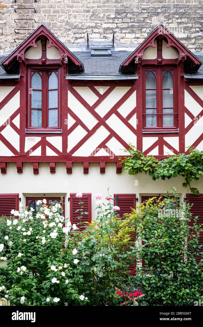 Halbstimmernes Zuhause auf dem Gelände des Église Protestante Luthérienne Saint-Jean, Paris, Ile-de-France, Frankreich Stockfoto