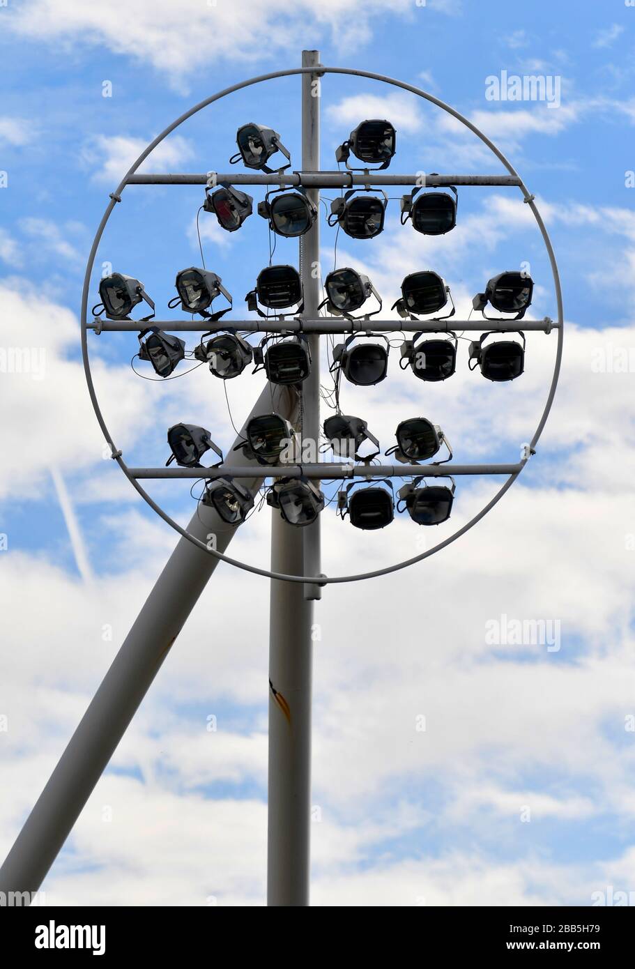 Allgemeiner Blick auf die Flutlichtanlage im ASSEAL New York Stadium Stockfoto