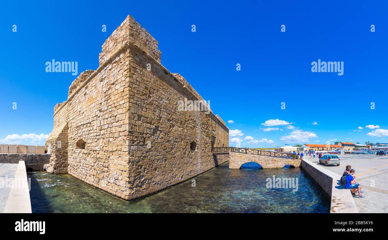 Der Hafen von Paphos mit der Burg, Zypern Stockfoto