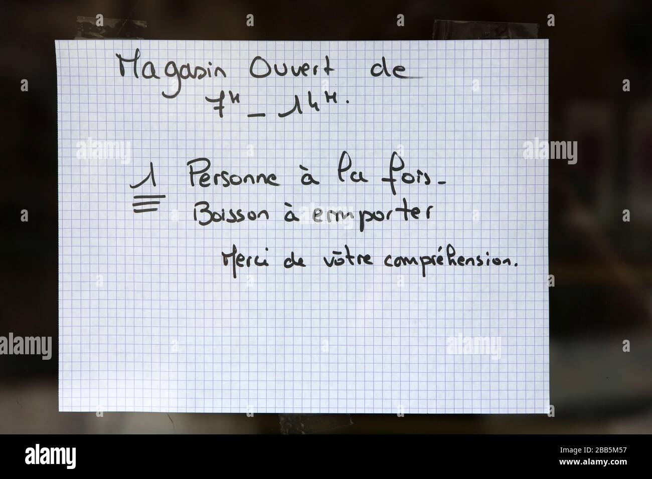 Affiche : une personne à la fois. Boulangerie. Coronavirus. Covid-19. Saint-Gervais-les-Bains. Savoie. Frankreich. Stockfoto