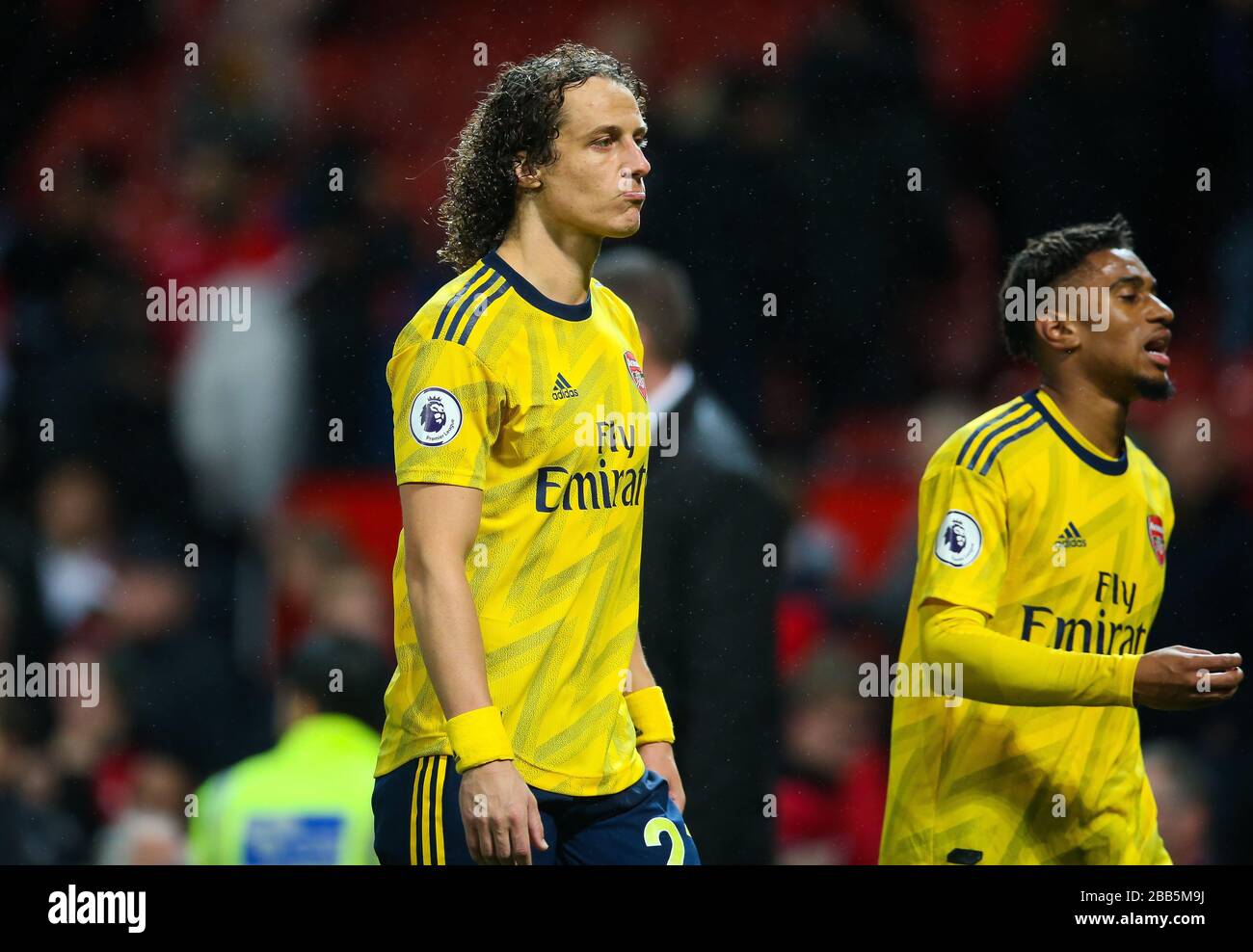 Arsenals David Luiz und Arsenals Reiss Nelson während des Premier-League-Spiels in Old Trafford Stockfoto