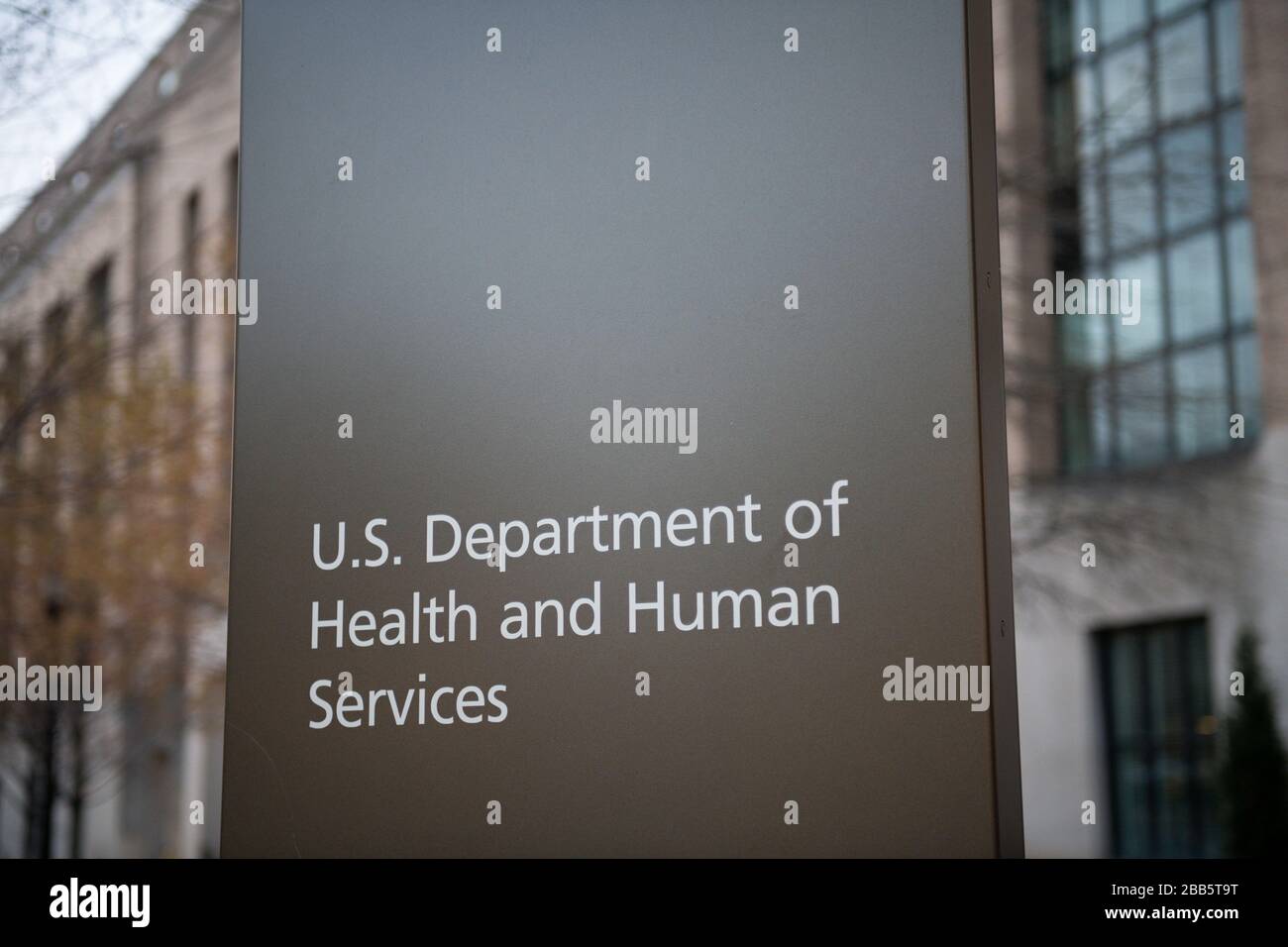 Washington, USA. März 2020. Eine allgemeine Ansicht des US-Gesundheitsministeriums, das unter anderem die Centers for Disease Control and Prevention (CDC) und die National Institutes of Health (NIH) betreibt, wie sie am Montag, den 30. März 2020, inmitten der Coronavirus Pandemie in Washington, DC zu sehen sind. Präsident Trump kündigte am Wochenende an, dass die Richtlinien für die Kontrolle und Prävention von Krankheiten in sozialen Distanzen bis zum 30. April verlängert werden, um die Verbreitung von COVID-19 weiter zu verringern. (Graeme Sloan/Sipa USA) Credit: SIPA USA/Alamy Live News Stockfoto