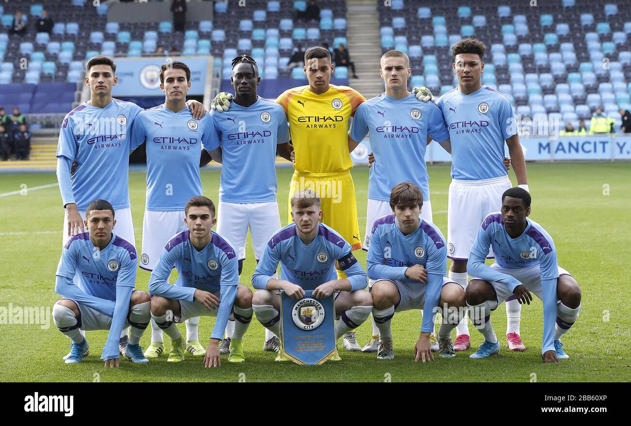 Mannschaftsgruppe von Manchester City, von links nach rechts, oberste Reihe: Nabil Touaisi Zoubdi. Eric Garcia, Alpha Dionkou, Gavin Bazuna, Taylor Harwood-Bellis und Morgan Rogers unterste Reihe: Ian Poveda, Iker Pozo, Tommy Doyle, Adrian Bernabe und Nathanael Ogbeta Stockfoto