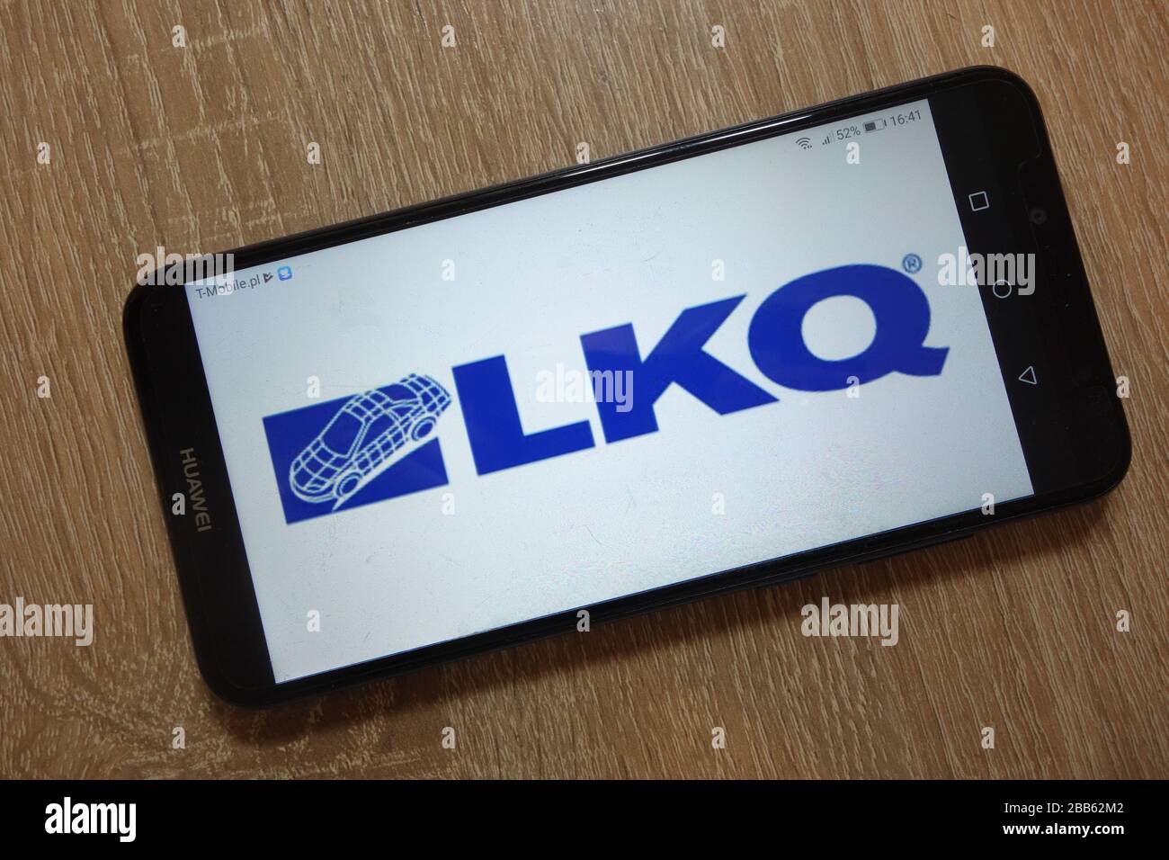 Das Logo der LKQ Corporation wird auf dem Smartphone angezeigt Stockfoto