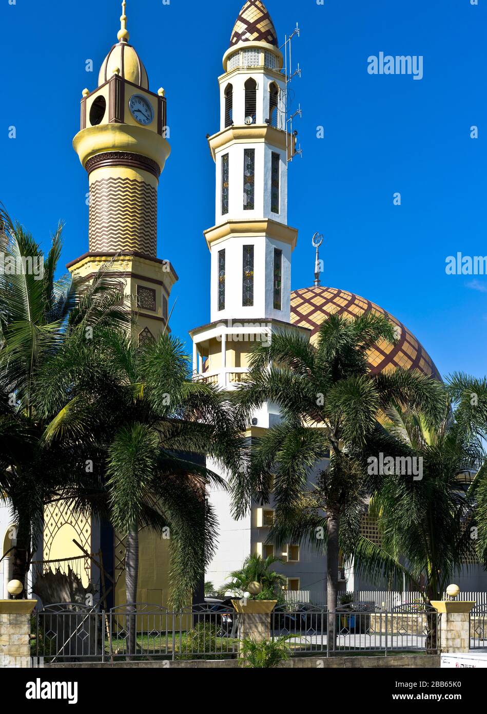 dh Masjid Raya al Fatah AMBON MALUKU INDONESIA Grand Moschee Minarett indonesische Architektur Gebetshäuser islamische Minarette islam muslim Gebäude Stockfoto