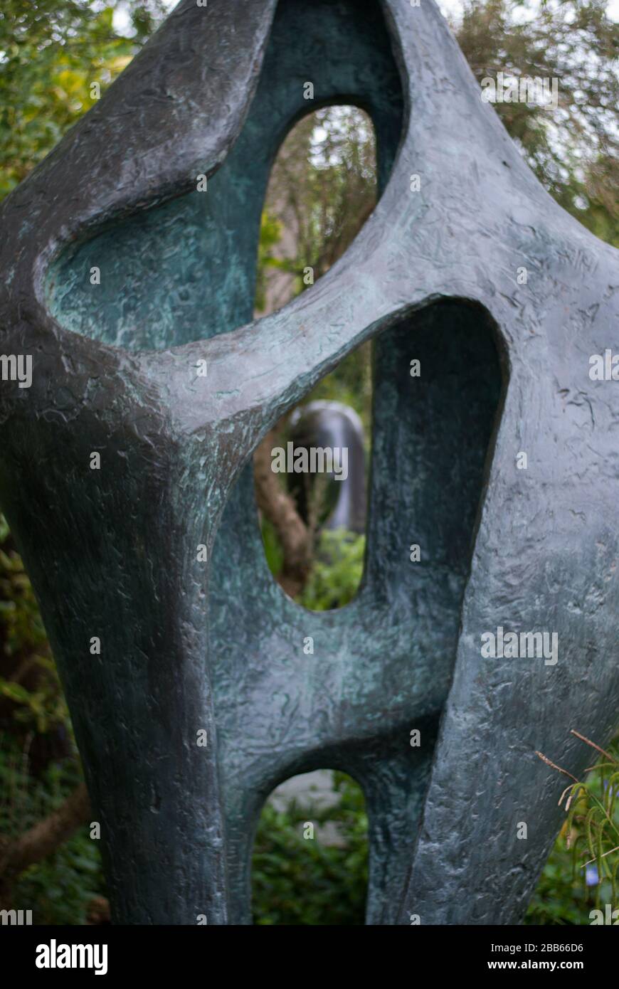 Abbildung für Landschaft 1959-60 Bronze-Skulptur im Barbara Hepworth Museum & Sculpture Garden, Barnoon Hill, Saint Ives TR26 1AD Stockfoto