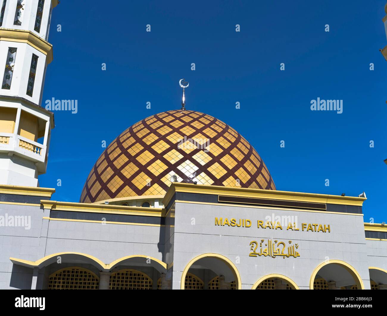 dh Masjid Raya al Fatah AMBON MALUKU INDONESIEN Kuppel große Moschee Kuppel Kuppeln Dach muslimischen Gebäude islamische Religion Stockfoto