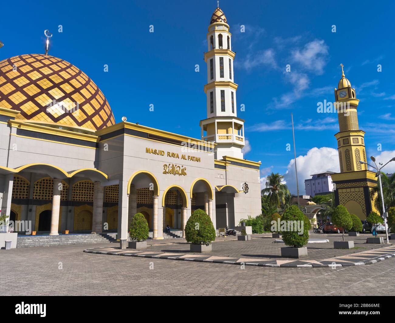 dh Masjid Raya al Fatah AMBON MALUKU INDONESIA Grand Moschee Dome Minarett Turm indonesische Architektur Gebet Türme islam Gebäude Stockfoto