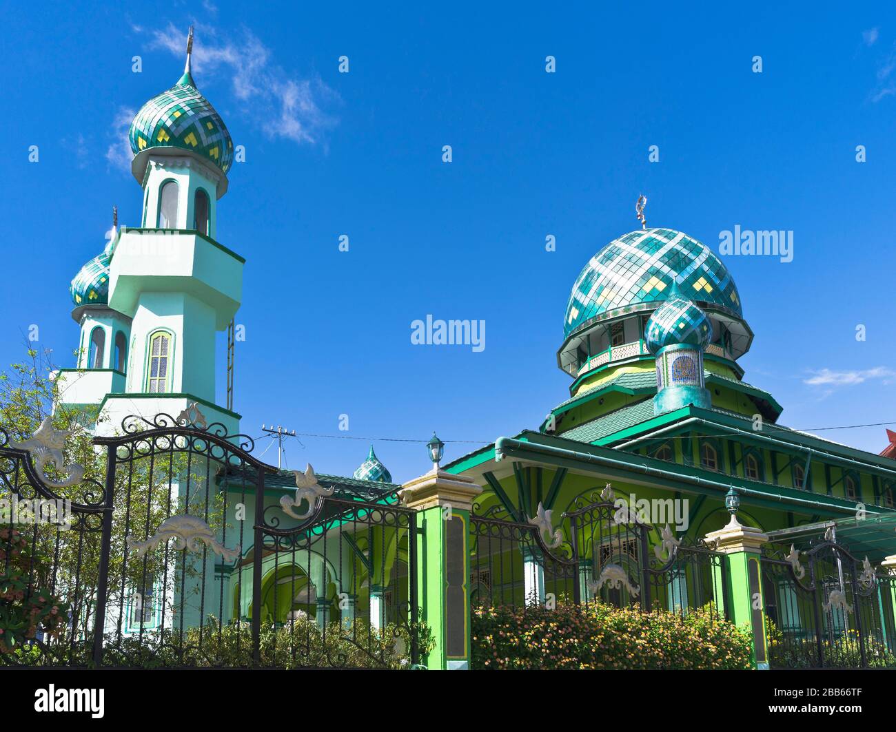 dh Masjid Jami Moschee AMBON MALUKU INDONESIA Dome islamischer Minarettturm indonesische Architektur muslimisches Gebäude Stockfoto
