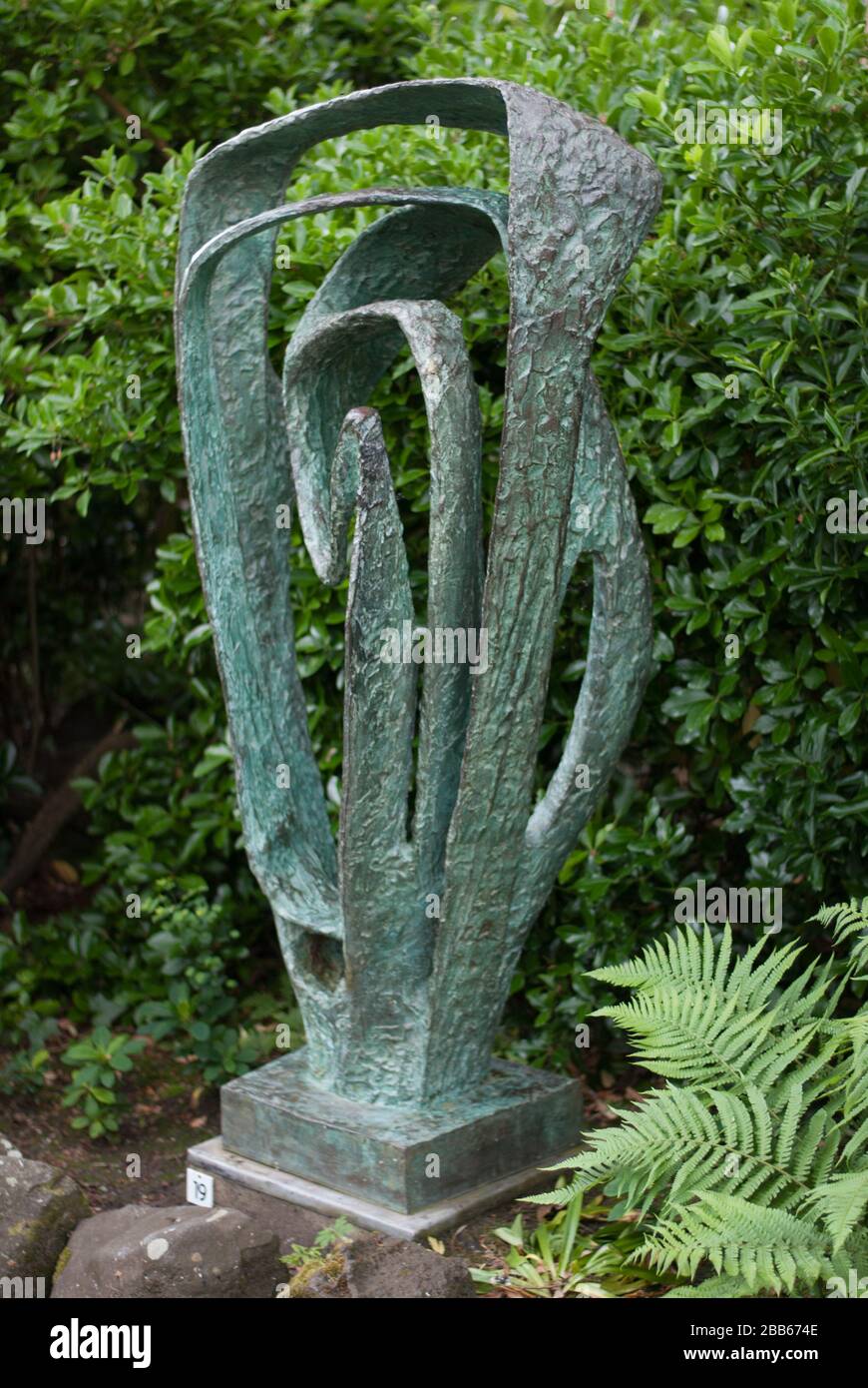 Gartenskulptur (Modell für Meridian) 1958 Bronze-Skulptur im Barbara Hepworth Museum & Sculpture Garden, Barnoon Hill, Saint Ives TR26 1AD Stockfoto