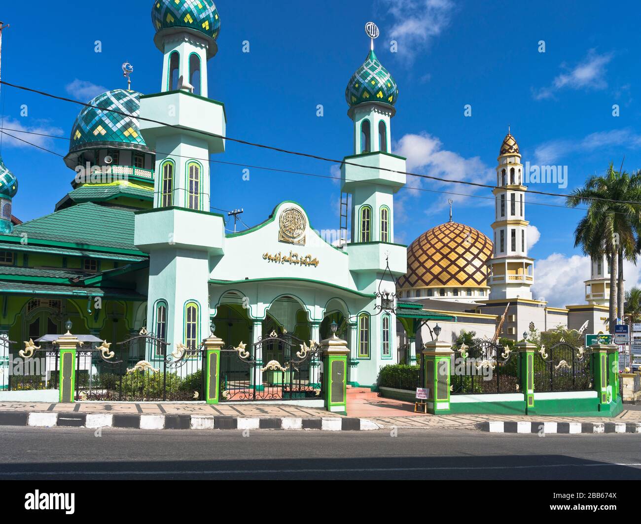 dh Masjid Jami Moschee Asien AMBON MALUKU INDONESIEN Dome Minarett Turm indonesische Architektur muslim islam Gebäude Design asiatisch Stockfoto