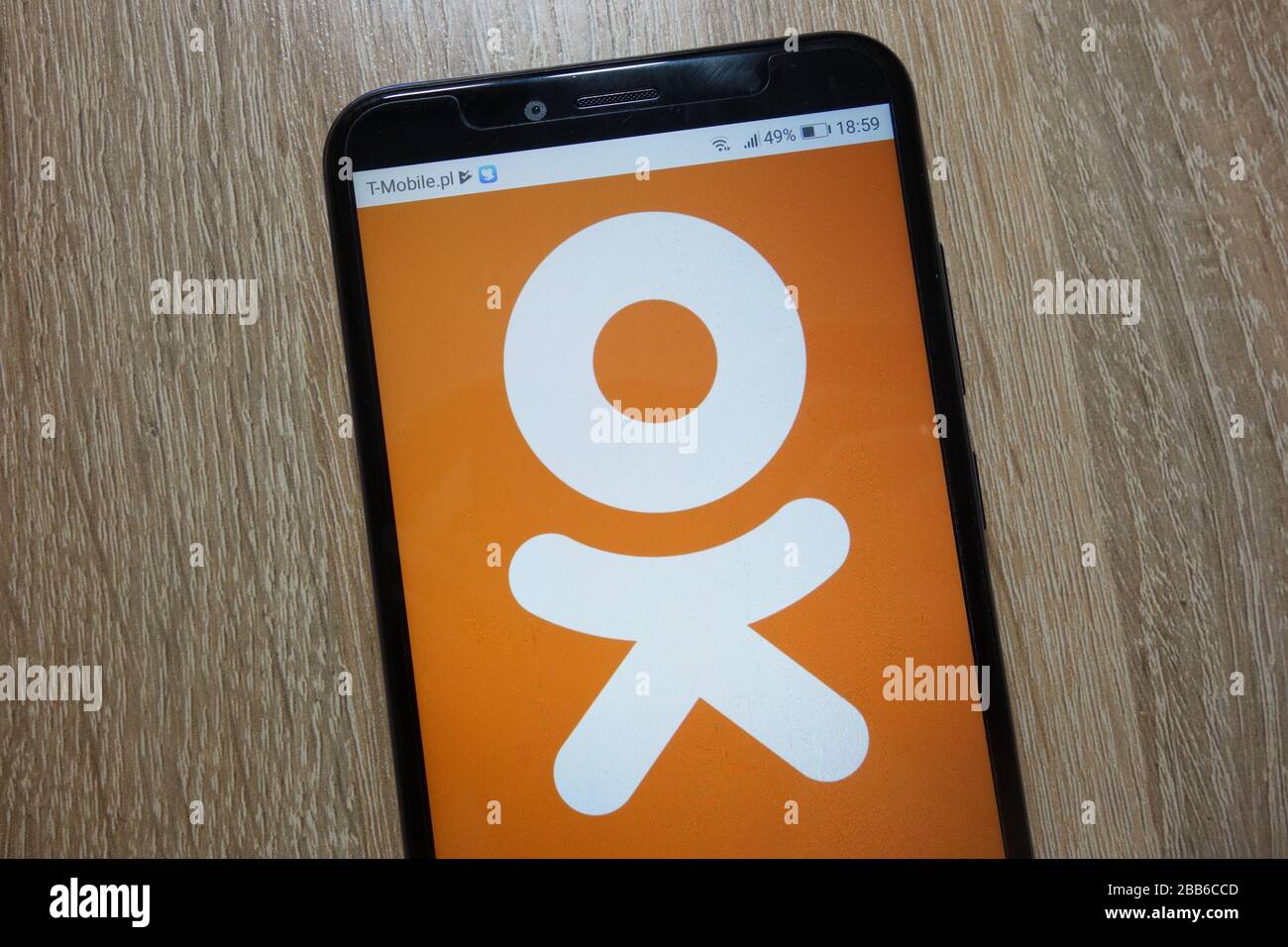 Das Logo von Odnoklassniki (OK.ru) wird auf dem Smartphone angezeigt Stockfoto