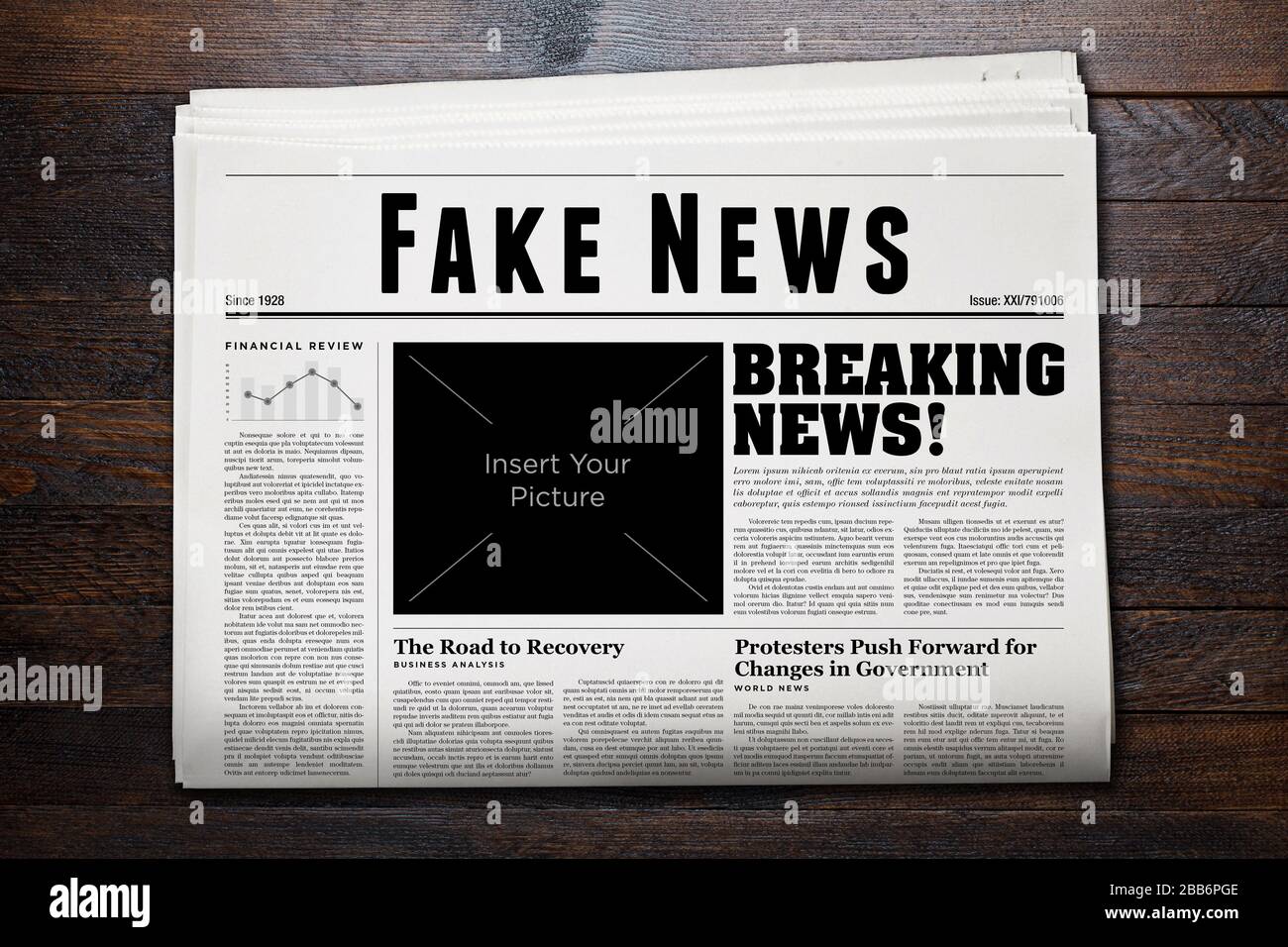 Eine Zeitung, die "Fake News" als Überschrift zeigt. Stockfoto