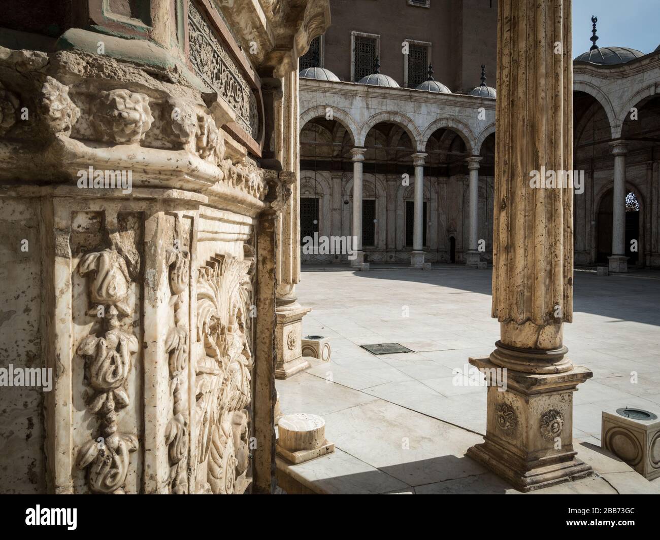 Kairo, Ägypten, Februar 2020, der schöne, dekorierte Brunnen innerhalb der Mohammed-Ali-Moschee in der Zitadelle von Kairo Stockfoto