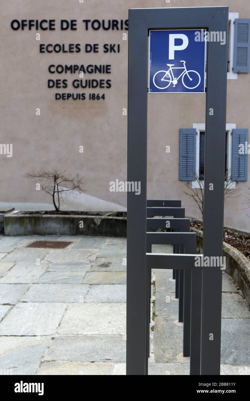Parkplatz für vélos. Saint-Gervais-les-Bains. Savoie. Frankreich. Stockfoto