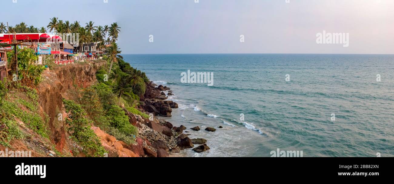 Varkala-Klippe bei Sonnenuntergang mit klarem Himmel und ohne Menschen, Varkala, Kerala, Indien Stockfoto