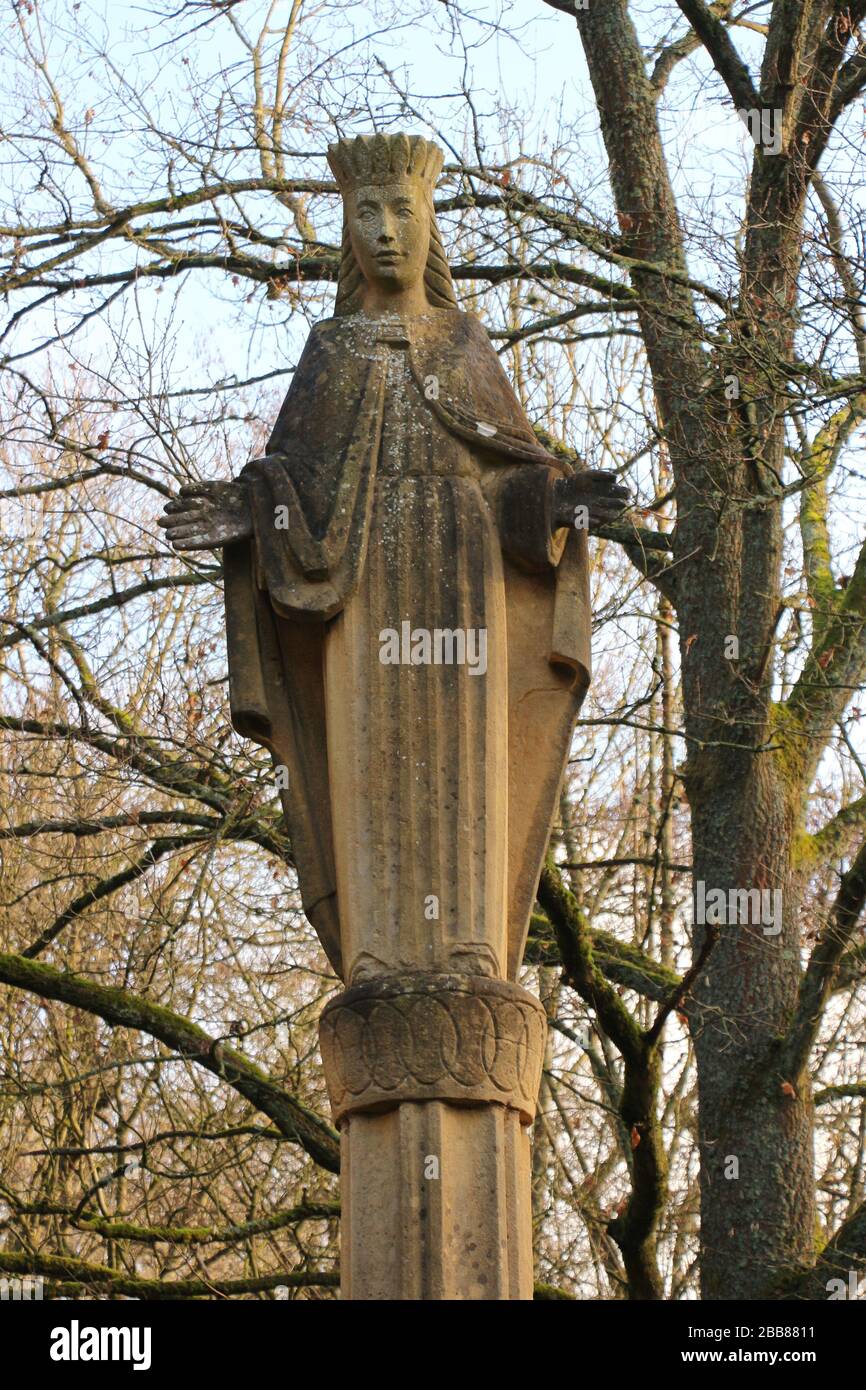 Statue im einem Park im Zentrum von Illingen im Saarland Stockfoto