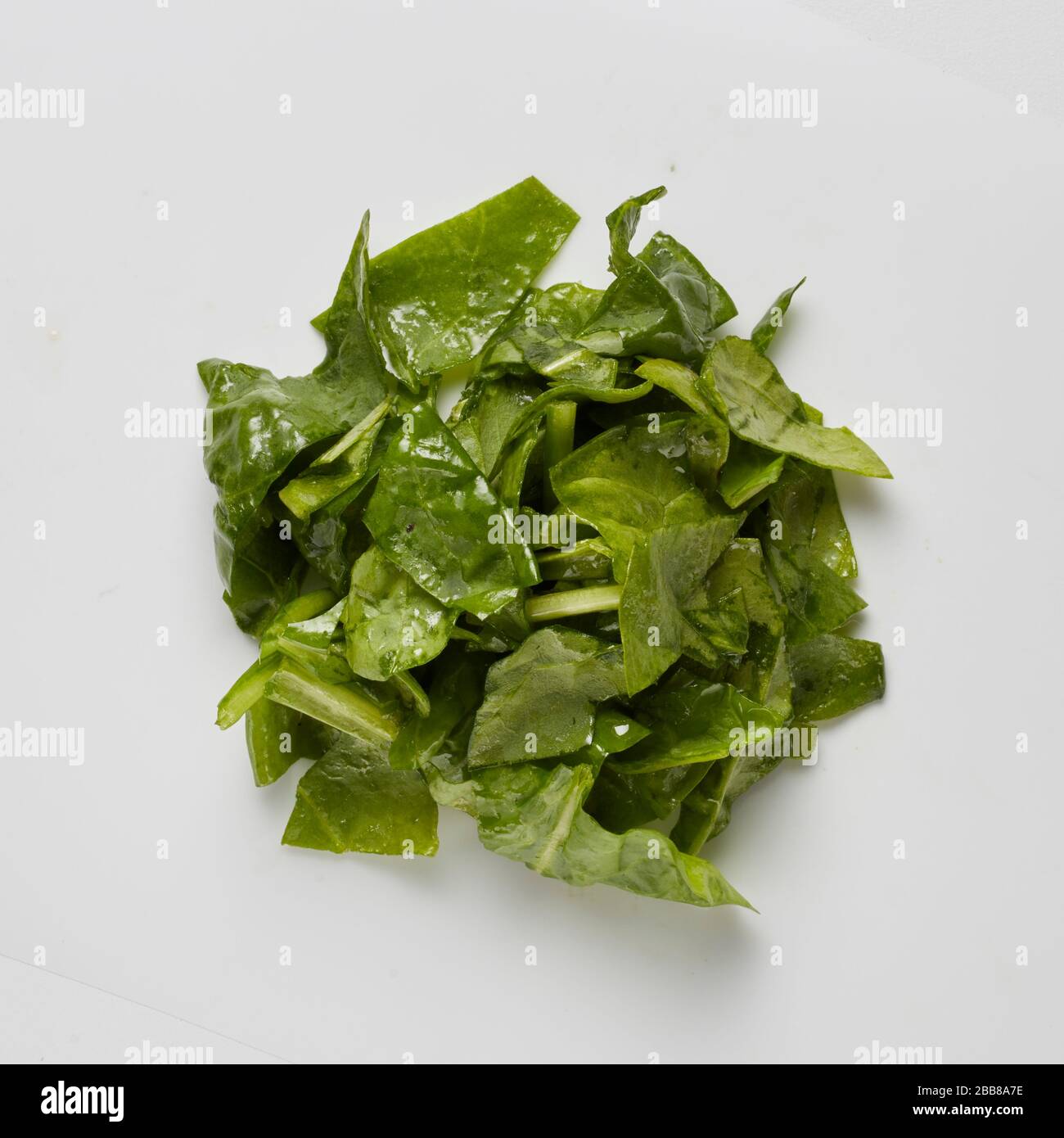 Spinat Rohnahrung nahrhaft vegane vegetarische grüne frische Portion Lebensmittel zubereitet Probe Gemüse rund Stockfoto
