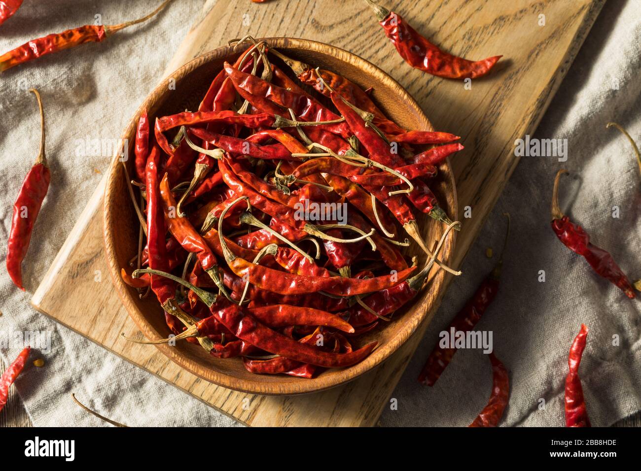 Raw Red Organic Chile de Arbol Peppers in a Bowl Stockfoto