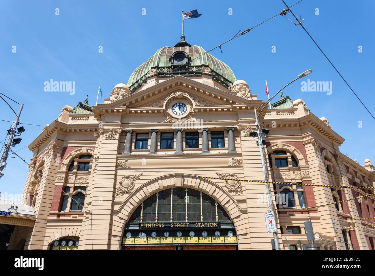 Eintritt zum Bahnhof Flinders Street, Flinders Street, City Central, Melbourne, Victoria, Australien Stockfoto