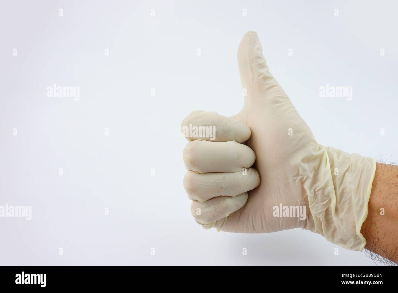 Die Hand des Arztes trägt Handschuhe für Corona-Virusreihen Stockfoto