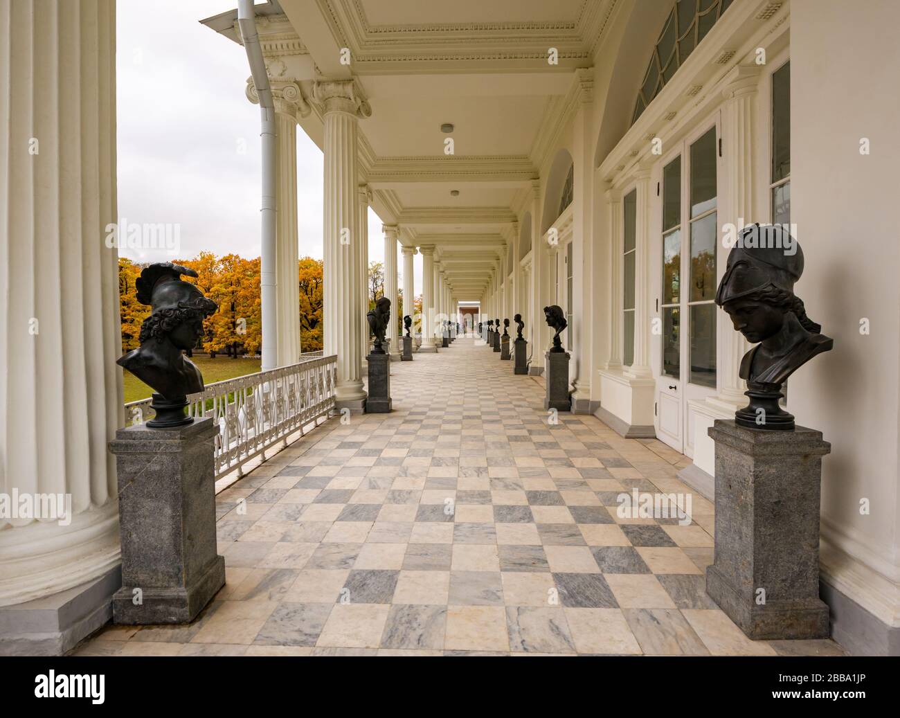 Klassische Skulpturen in Cameron Gallery, Catherine Park, Tsars Village, Tsarskoye Selo, Puschkin, Russische Föderation Stockfoto