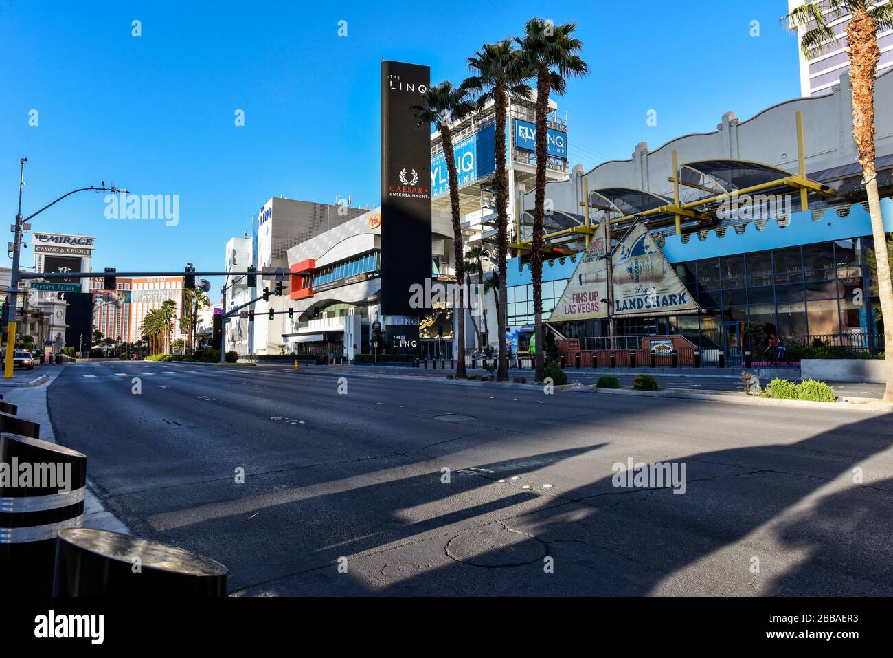 Las Vegas ist wegen Coronavirus geschlossen, der Strip ist ziemlich leer. Keine Menschen auf den Straßen und alles ist geschlossen. Stockfoto