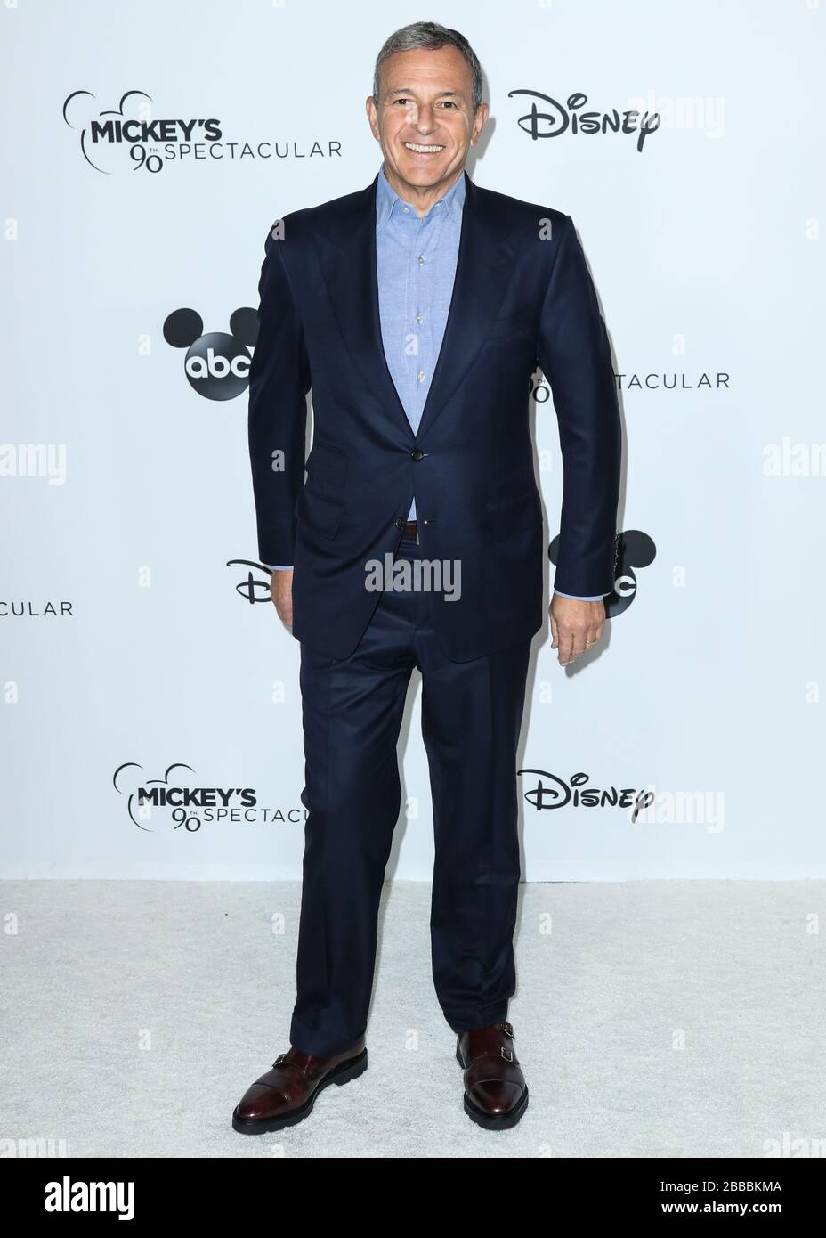 Los Angeles, Vereinigte Staaten. März 2020. (AKTE) Bob Iger von Disney gibt sein gesamtes Gehalt während der Coronavirus COVID-19-Pandemie auf. LOS ANGELES, KALIFORNIEN, USA - 06. OKTOBER: Der Vorstandsvorsitzende und ehemalige Chief Executive Officer der Walt Disney Company Bob Iger kommt am 6. Oktober 2018 in Mickey's 90. Spektakuläre Veranstaltung im Shrine Auditorium and Expo Hall in Los Angeles, Kalifornien, Vereinigte Staaten, an. (Foto von Xavier Collin/Image Press Agency) Credit: Image Press Agency/Alamy Live News Stockfoto